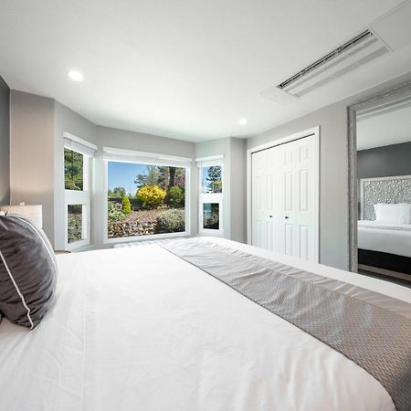 High Point Guesthouse - Next To Seattle Chinese Garden Экстерьер фото