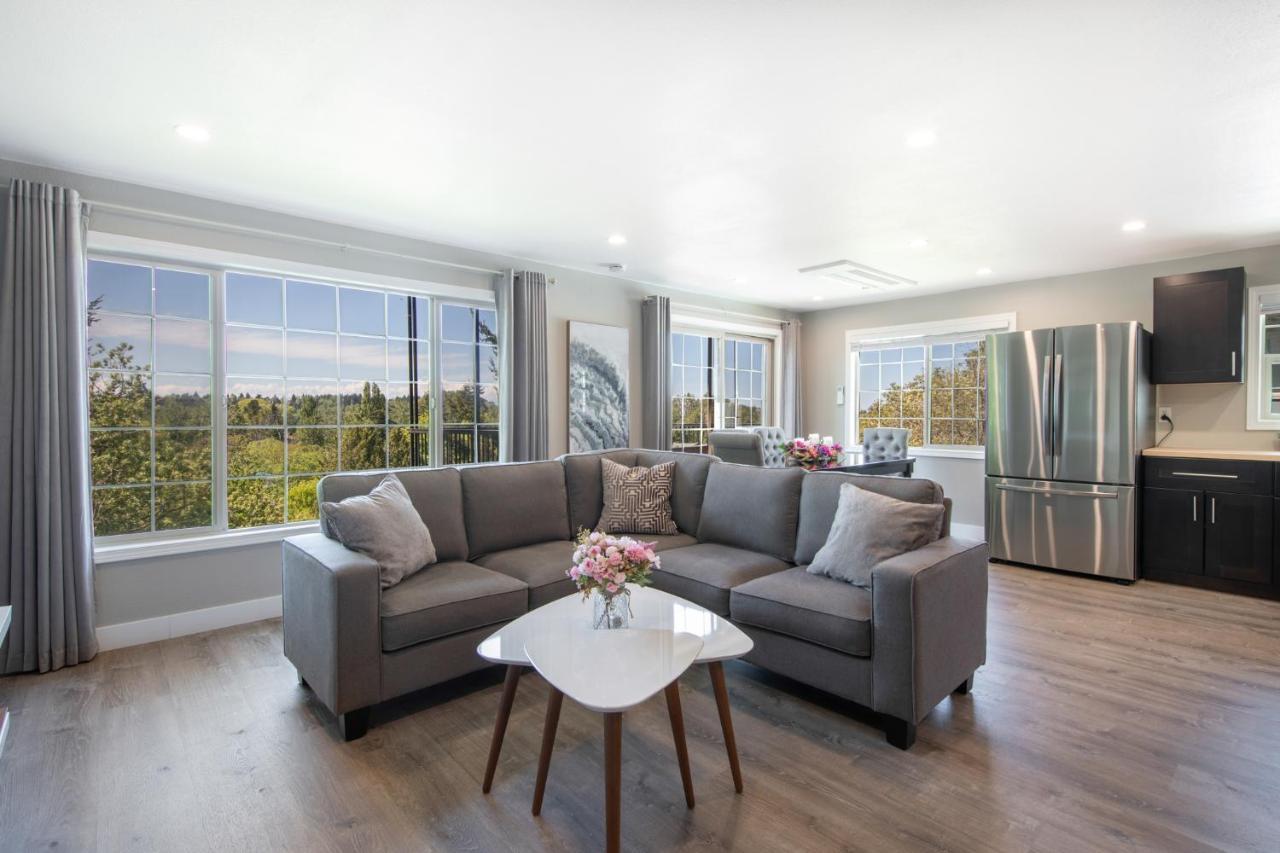 High Point Guesthouse - Next To Seattle Chinese Garden Экстерьер фото