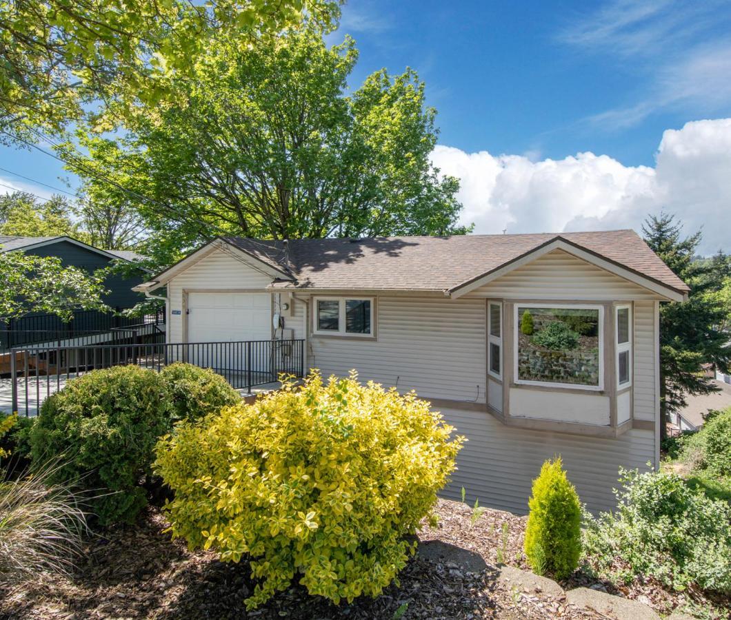 High Point Guesthouse - Next To Seattle Chinese Garden Экстерьер фото