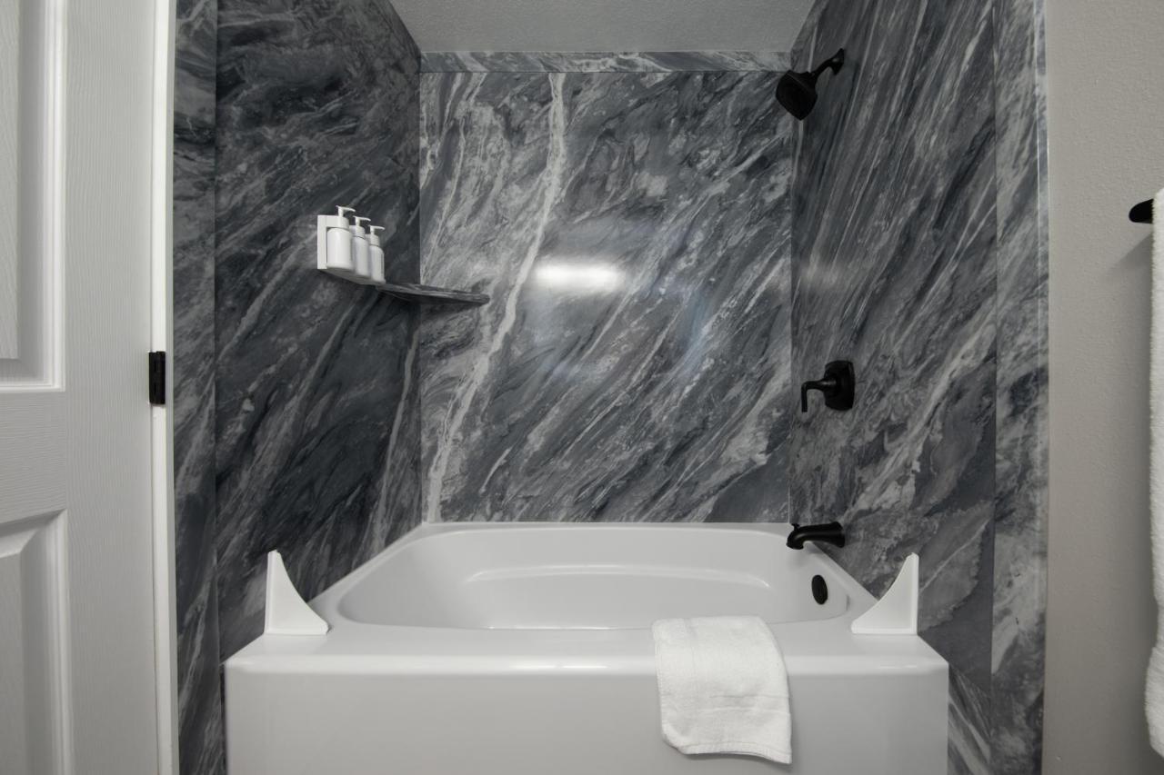 High Point Guesthouse - Next To Seattle Chinese Garden Экстерьер фото