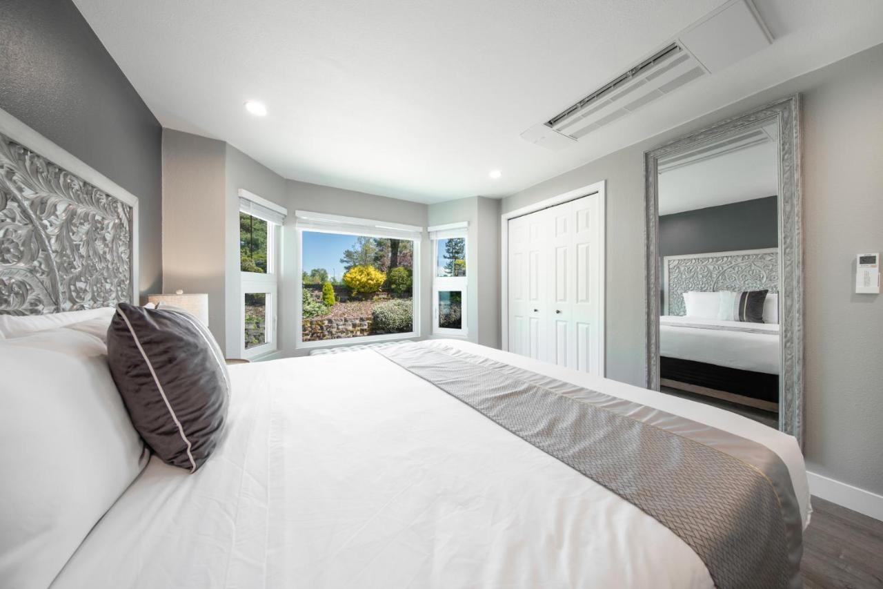 High Point Guesthouse - Next To Seattle Chinese Garden Экстерьер фото