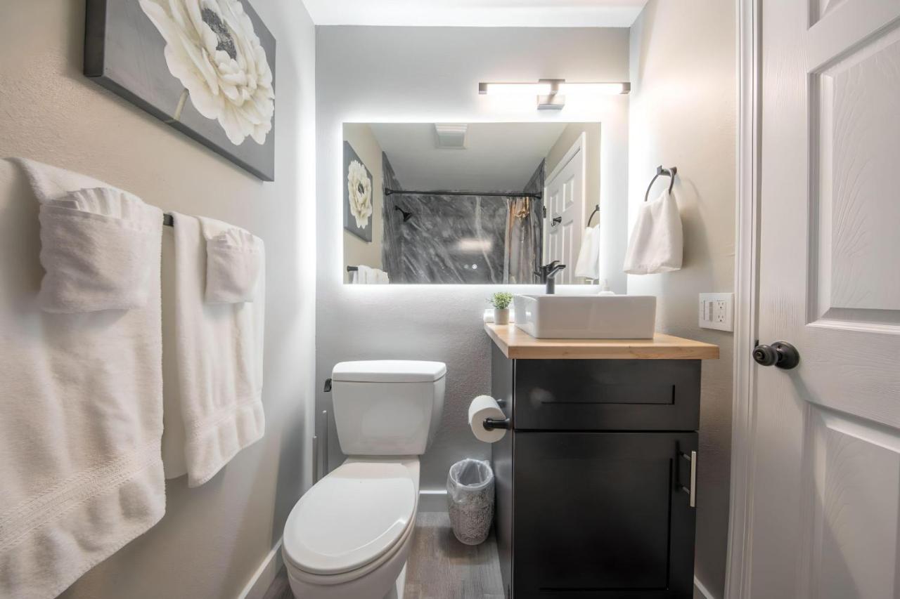 High Point Guesthouse - Next To Seattle Chinese Garden Экстерьер фото