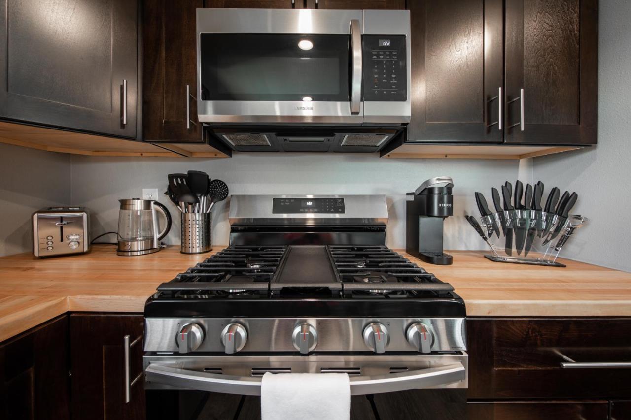 High Point Guesthouse - Next To Seattle Chinese Garden Экстерьер фото